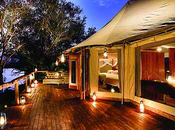 Ila Safari Lodge: Die Veranda des Familien Zelts