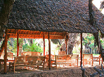 Lake Manze Camp: Die Lounge tagsüber Lake Manze Camp: Die Lounge tagsüber