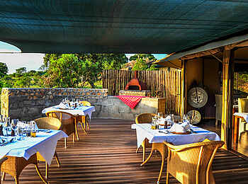 Lemala Kuria Hills: Speisen auf der Veranda