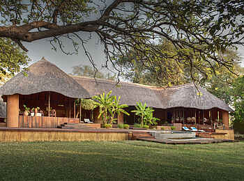 Luangwa River Camp: Blick zum Speisebereich Luangwa River Camp: Blick zum Speisebereich