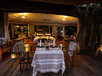 Mara Plains Camp: Gedeckter Tisch Mara Plains Camp: Gedeckter Tisch