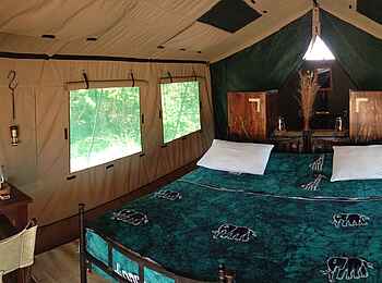 Mdonya Old River Camp: Weitwinkelperspektive im Gästezelt