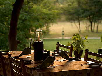 Mvuu Camp: Gedeckter Tisch