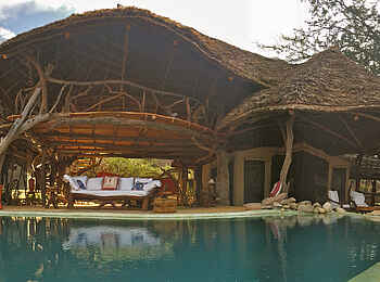 Sarara Camp: Swimmingpool und Lounge Sarara Camp: Swimmingpool und Lounge