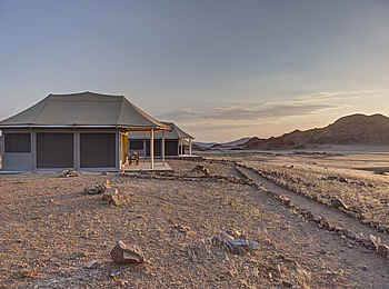 Desert Hills Glamping: Camp mit Blick auf die Wüste Desert Hills Glamping: Camp mit Blick auf die Wüste