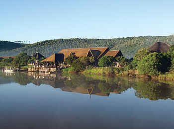 Kariega River Lodge: Lage der Lodge am Fluss