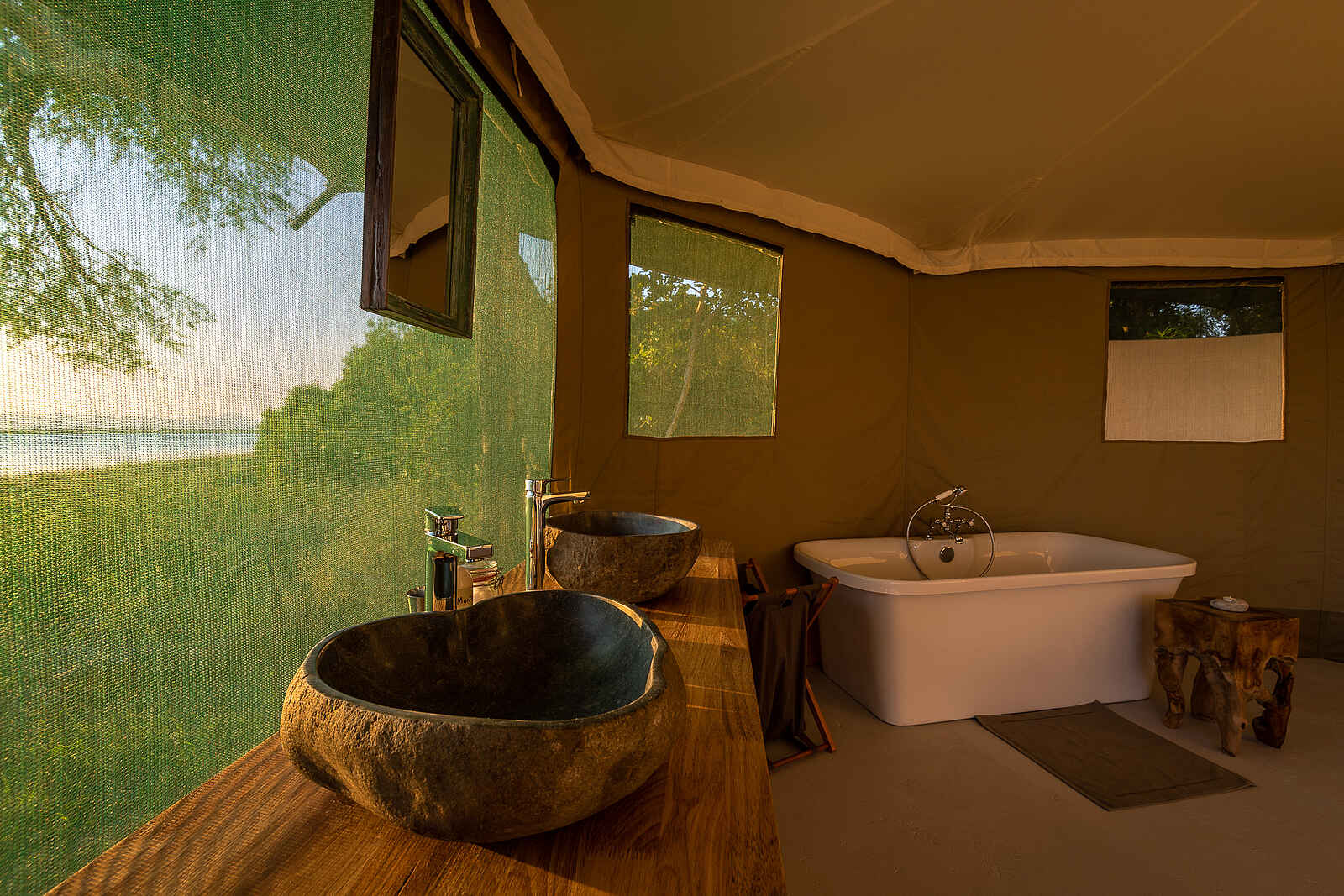 Kuthengo Camp: Gästebad Kuthengo Camp: Gästebad