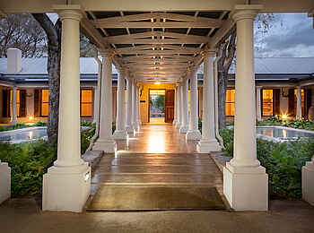 MalaMala Rattrays Camp: Eingang der Hauptlodge MalaMala Rattrays Camp: Eingang der Hauptlodge