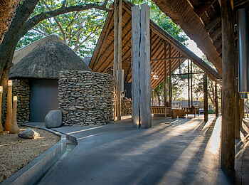 Simbavati River Lodge: Eingangsbereich