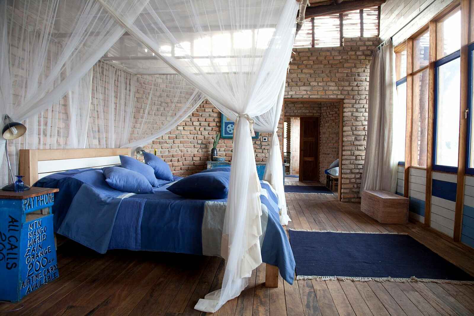 Volcanoes Kyambura Gorge Lodge: Betten in der Blauen Banda Volcanoes Kyambura Gorge Lodge: Betten in der Blauen Banda