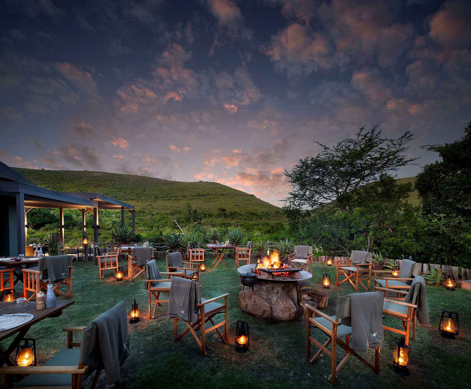 Bayethe Lodge: Dinner in der Boma Bayethe Lodge: Dinner in der Boma