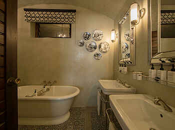 Chobe Game Lodge: Triple Room Bad