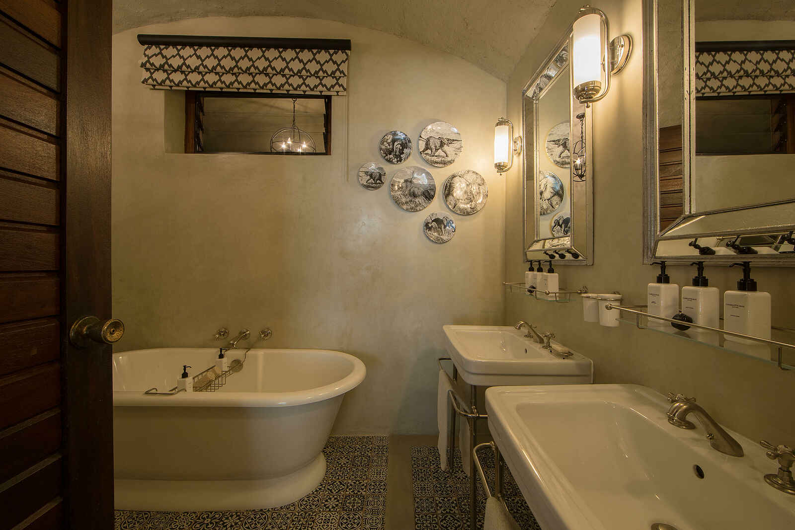 Chobe Game Lodge: Triple Room Bad Chobe Game Lodge: Triple Room Bad