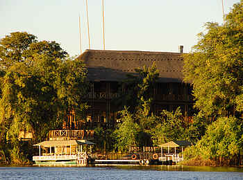 Chobe Marina Lodge: Die Lodge mit Anlegestelle