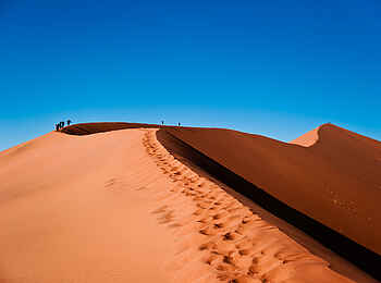 Desert Whisper Villa: Unterwegs auf einer Sossusvlei Düne