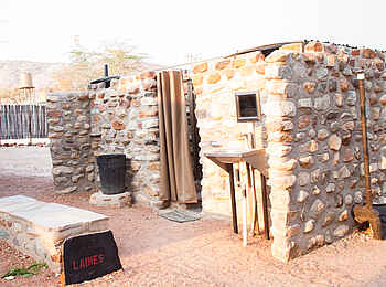 Epupa Falls Lodge: Openair-Duschen