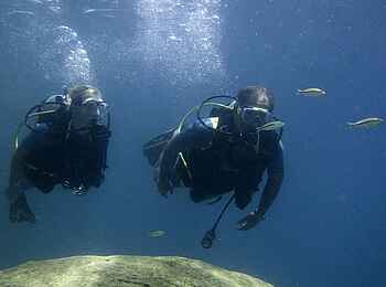 Kaya Mawa: Zwei Taucher