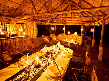 Kuyenda Bushcamp: Festliches Abendessen