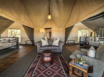 Little Machaba Camp: Luxury Family Tent gemütliche Lounge 