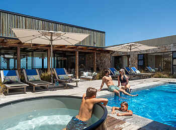 Morukuru Beach Lodge: Der Pool mit separatem Whirlpool Morukuru Beach Lodge: Der Pool mit separatem Whirlpool