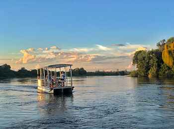 Shametu River Lodge: Bootsfahrt