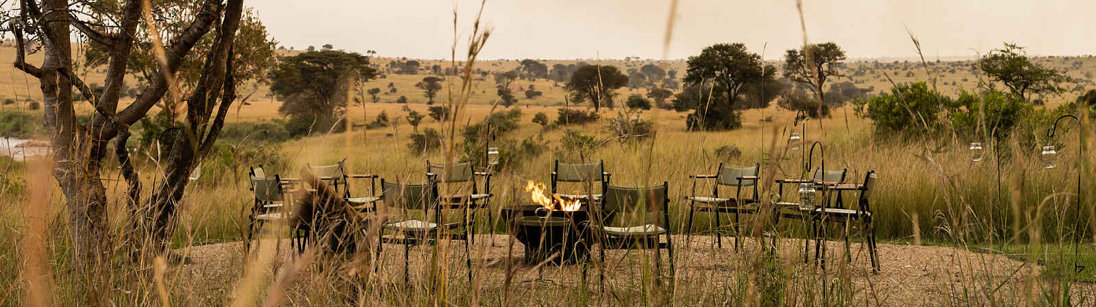 Singita Mara River Tented Camp: die Feuerstelle Singita Mara River Tented Camp: die Feuerstelle