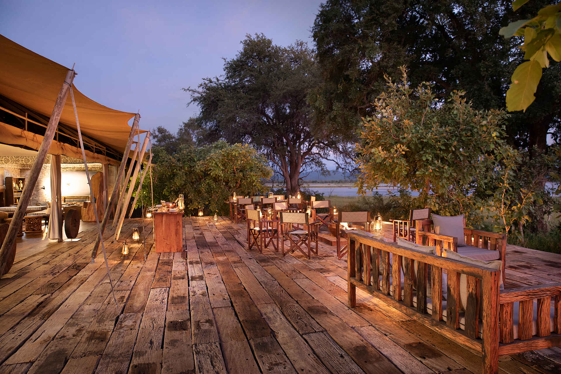 Zanji Suite at Tembo Plains Camp: Abendstimmung im Camp