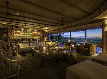 Mombo Camp: Aufenthaltsbereich mit Ausblick auf das Delta Mombo Camp: Aufenthaltsbereich mit Ausblick auf das Delta