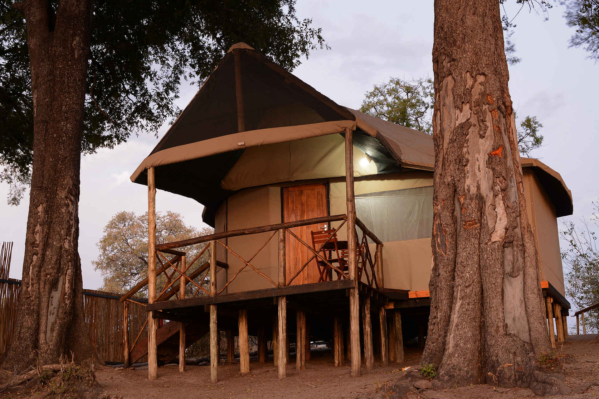 Camp Linyanti, Chobe National Park, Footsteps in Africa, Linyanti-Sümpfe, Gästezelt, Veranda, Afrikarma, Afrikarma Safaris, Afrikarma Safaris - Wildnis. Hautnah., Afrikarma.de