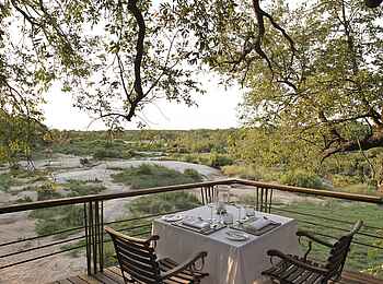 Dulini Leadwood Lodge: Terrasse der Lodge