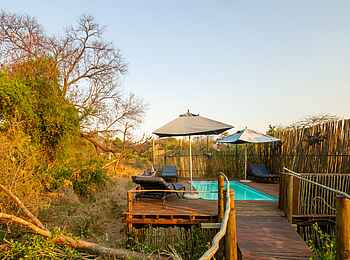 Nxamaseri Island Lodge: Poolbereich Nxamaseri Island Lodge: Poolbereich