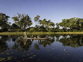 Pelo Camp: Mokoro-Tour vor dem Camp Pelo Camp: Mokoro-Tour vor dem Camp