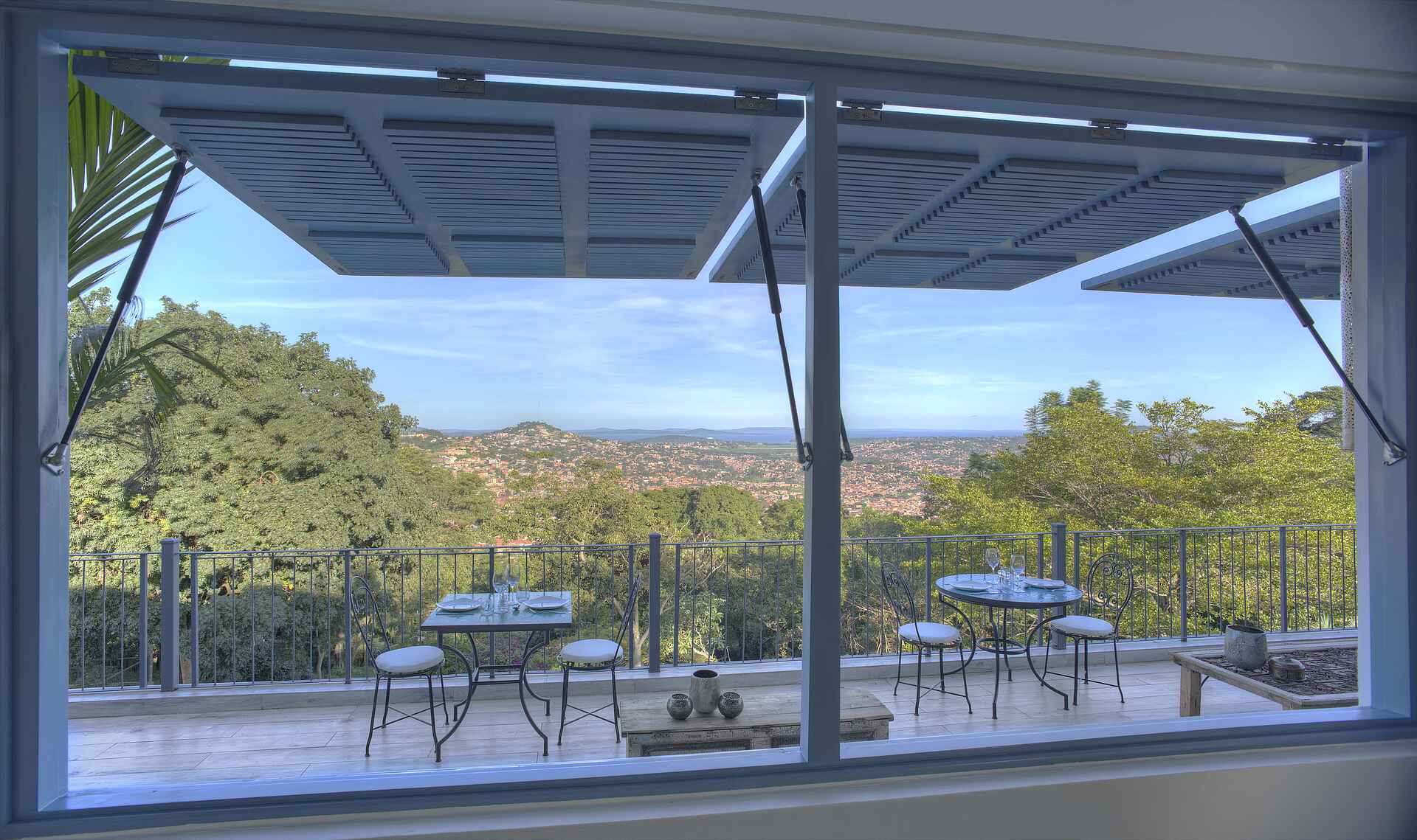 Kampala, Latitude 0, Latitude Hotels, Boutique Hotel, Makindye Hill, Balkon, Blick, The Upside, Afrikarma, Afrikarma Safaris, Afrikarma Safaris - Wildnis. Hautnah., Afrikarma.de