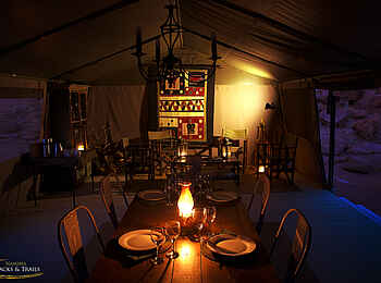 Ozondjou Trails: Laternenlicht beim Dinner