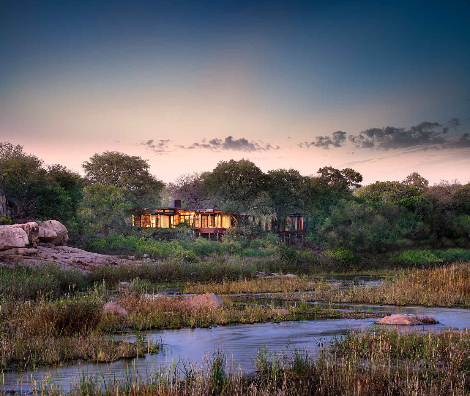 Tengile River Lodge: Lage der Lodge am Sand River