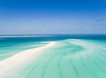 Anantara Medjumbe Island Resort: Sandbank und flache Gewässer