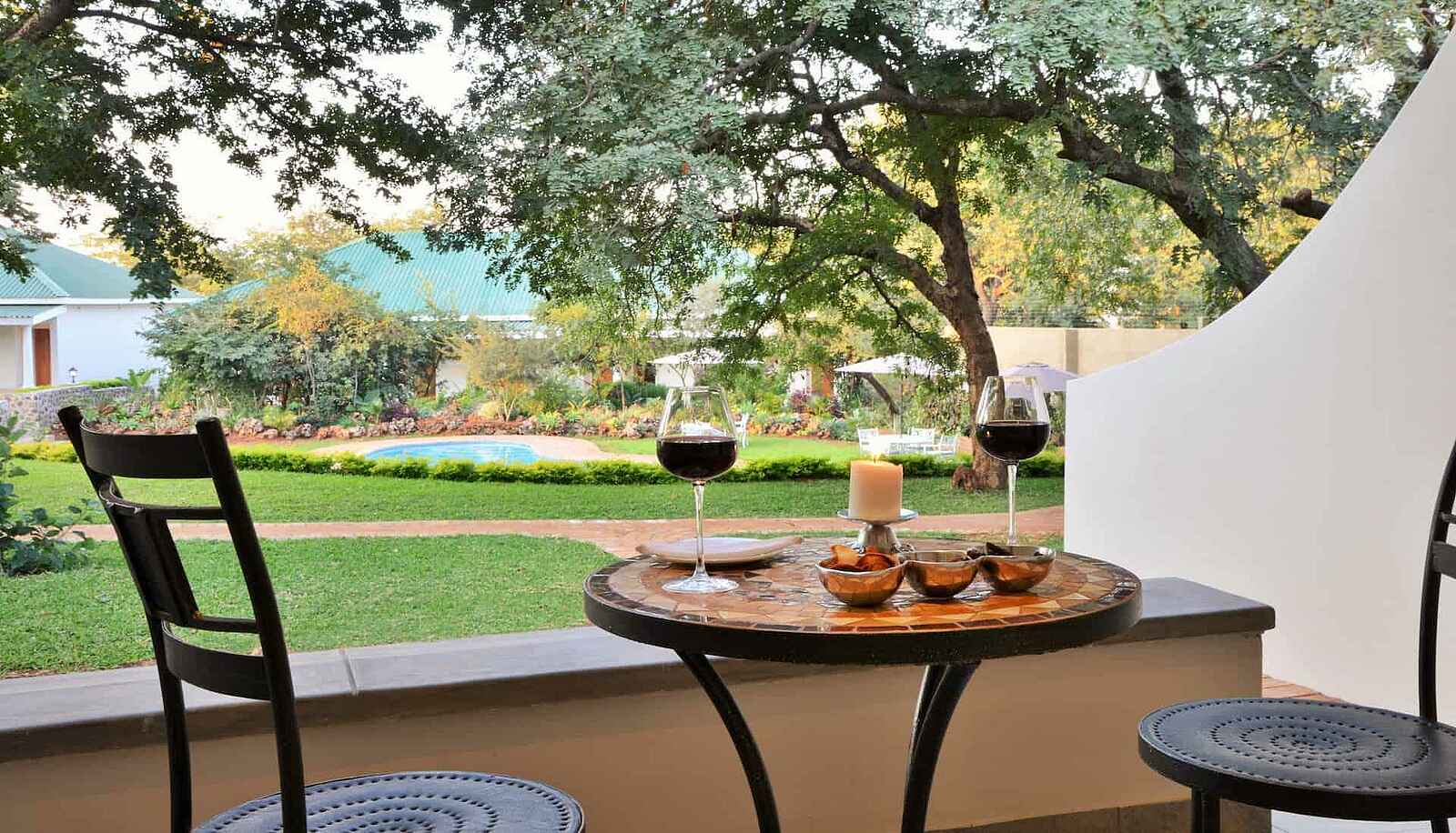 Batonka Guest Lodge: Pool View Room Terrasse Batonka Guest Lodge: Pool View Room Terrasse