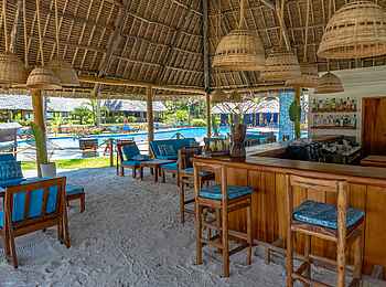 Breezes Beach Club & Spa Zanzibar: Pool Bar und Lounge