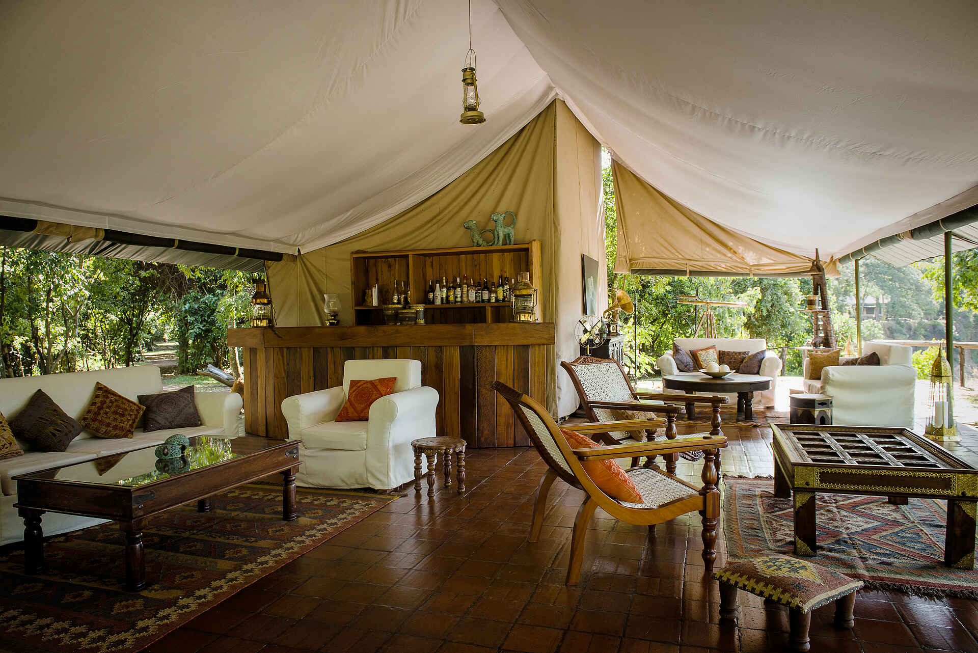 Governors' Camp Collection, Governors' Il Moran Camp, Kenia, Luxus, Masai Mara, Essen & Trinken, Zelt, Zentrale Einrichtung, Afrikarma, Afrikarma Safaris, Afrikarma Safaris - Wildnis. Hautnah., afrikarma.de