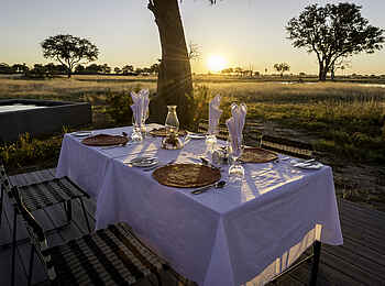 Linkwasha Camp: Gedeckter Tisch Linkwasha Camp: Gedeckter Tisch