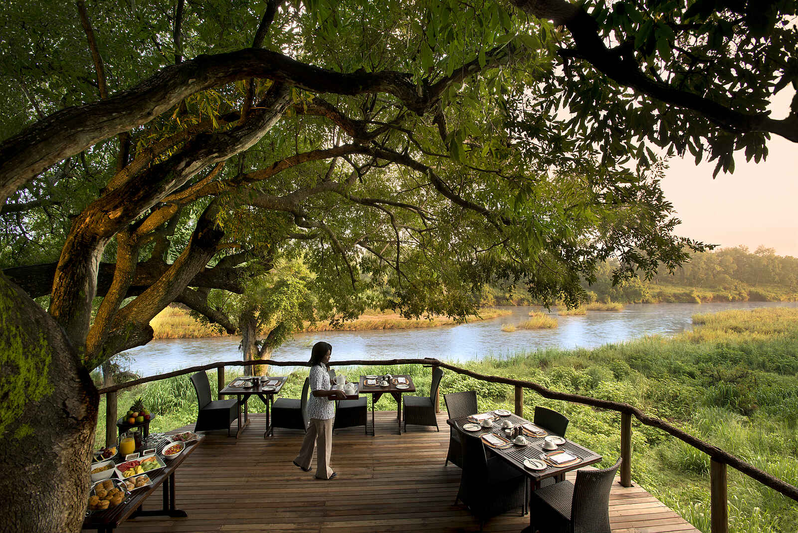 Lion Sands Narina Lodge: Frühstück im Freien Lion Sands Narina Lodge: Frühstück im Freien