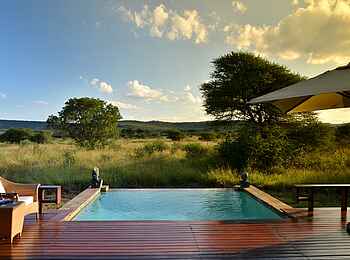 Mateya Safari Lodge: Pool auf Terrasse der Suite