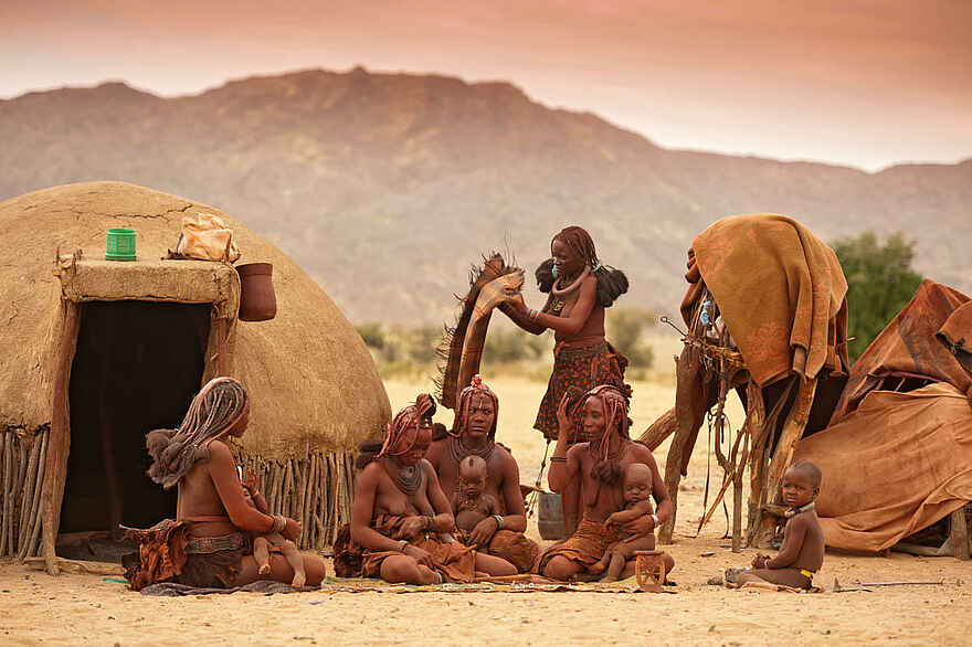 Okahirongo Elephant Lodge: Ein traditionelles Himba Dorf Okahirongo Elephant Lodge: Ein traditionelles Himba Dorf