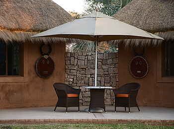 Onguma Bush Camp: Deck vor einem Standard Room