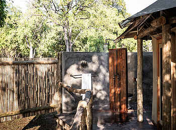 Sanguni Safari Lodge: Außendusche