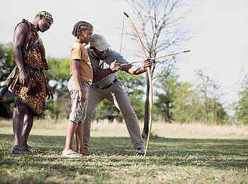 Serian's Serengeti South Camp: Bogenschiessen