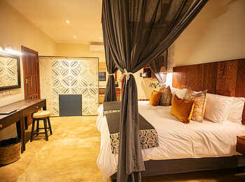 Shongwe Lookout Lodge: Deluxe Room Bett