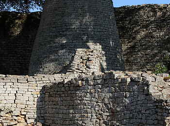 Great Zimbabwe: Konischer Turm Great Zimbabwe: Konischer Turm