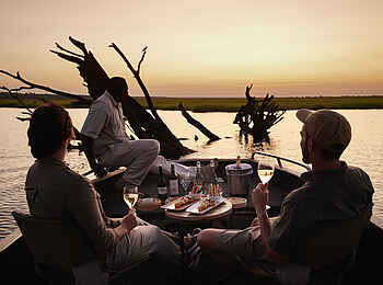 Sanctuary Chobe Chilwero: Sonnenuntergangskreuzfahrt auf dem Chobe River Sanctuary Chobe Chilwero: Sonnenuntergangskreuzfahrt auf dem Chobe River