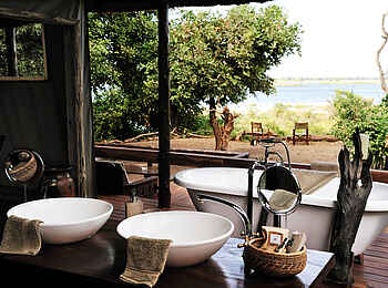 Chiawa Camp: Honeymoonsuite - Bad im Freien